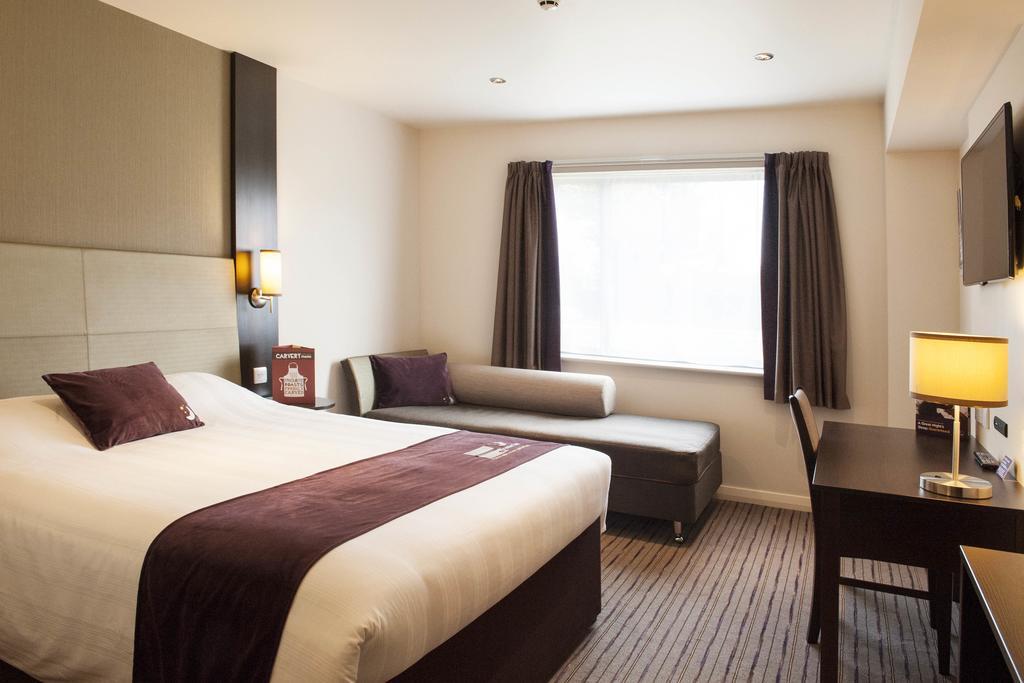 Premier Inn Bodmin Esterno foto