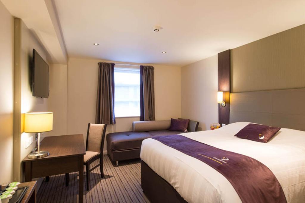 Premier Inn Bodmin Esterno foto